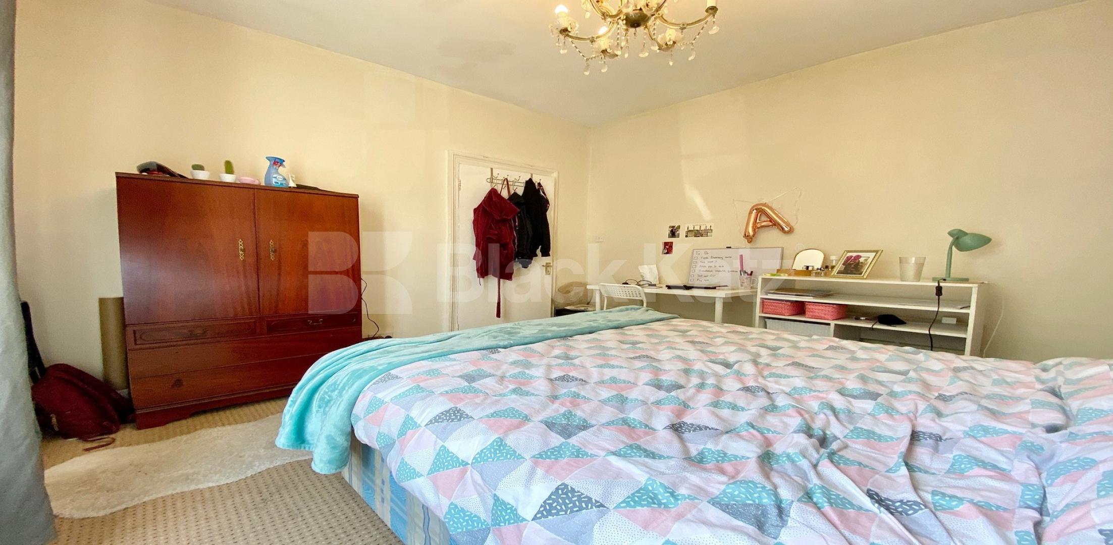 			VIRTUAL TOUR AVAILABLE!, 3 Bedroom, 1 bath, 1 reception Apartment			 Remington Street, ANGEL 